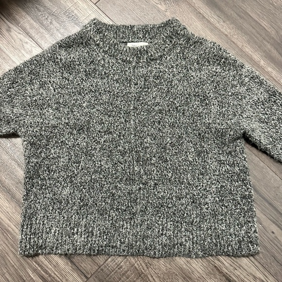 Yes Lola | Sweater - Picture 2 of 6